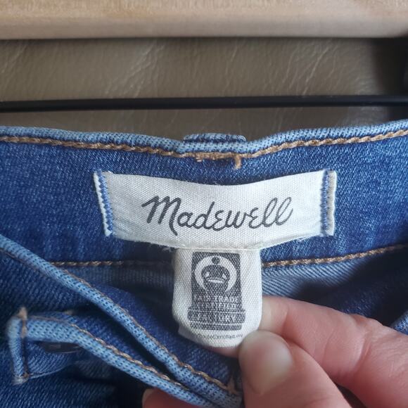 Madewell 10" High-Rise Roadtripper Jeans in Ridgefield Wash: Zip-Front Edition - Picture 4 of 16